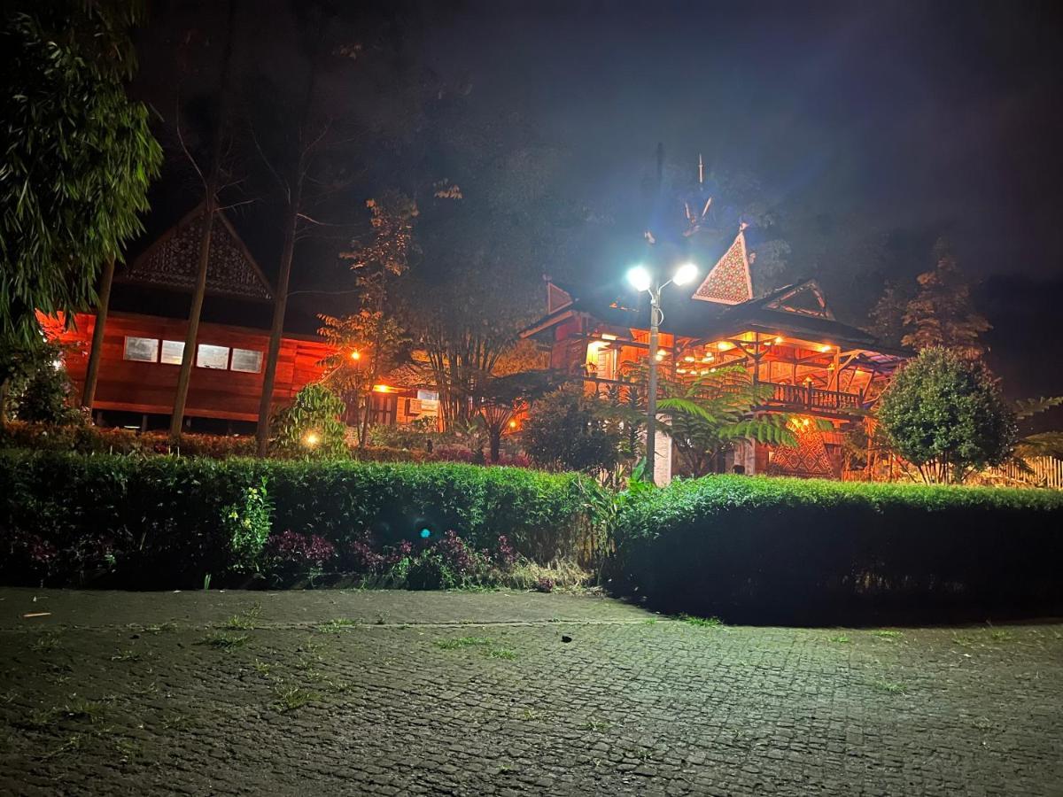 Para Para Cafe & Cottage Berastagi Buitenkant foto